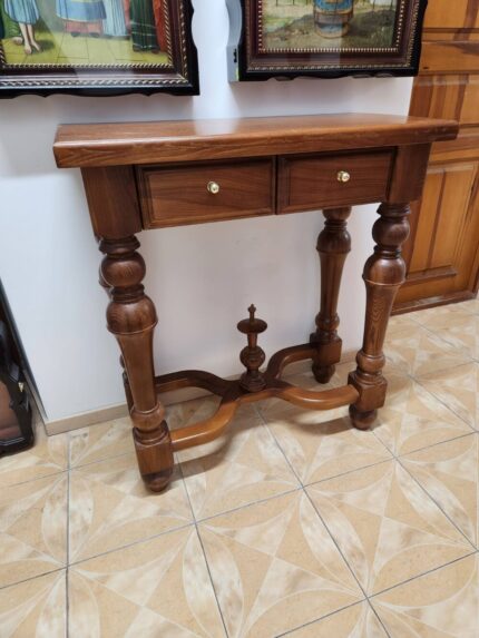 Стіл пристінний