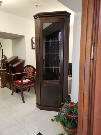 Угловий комод